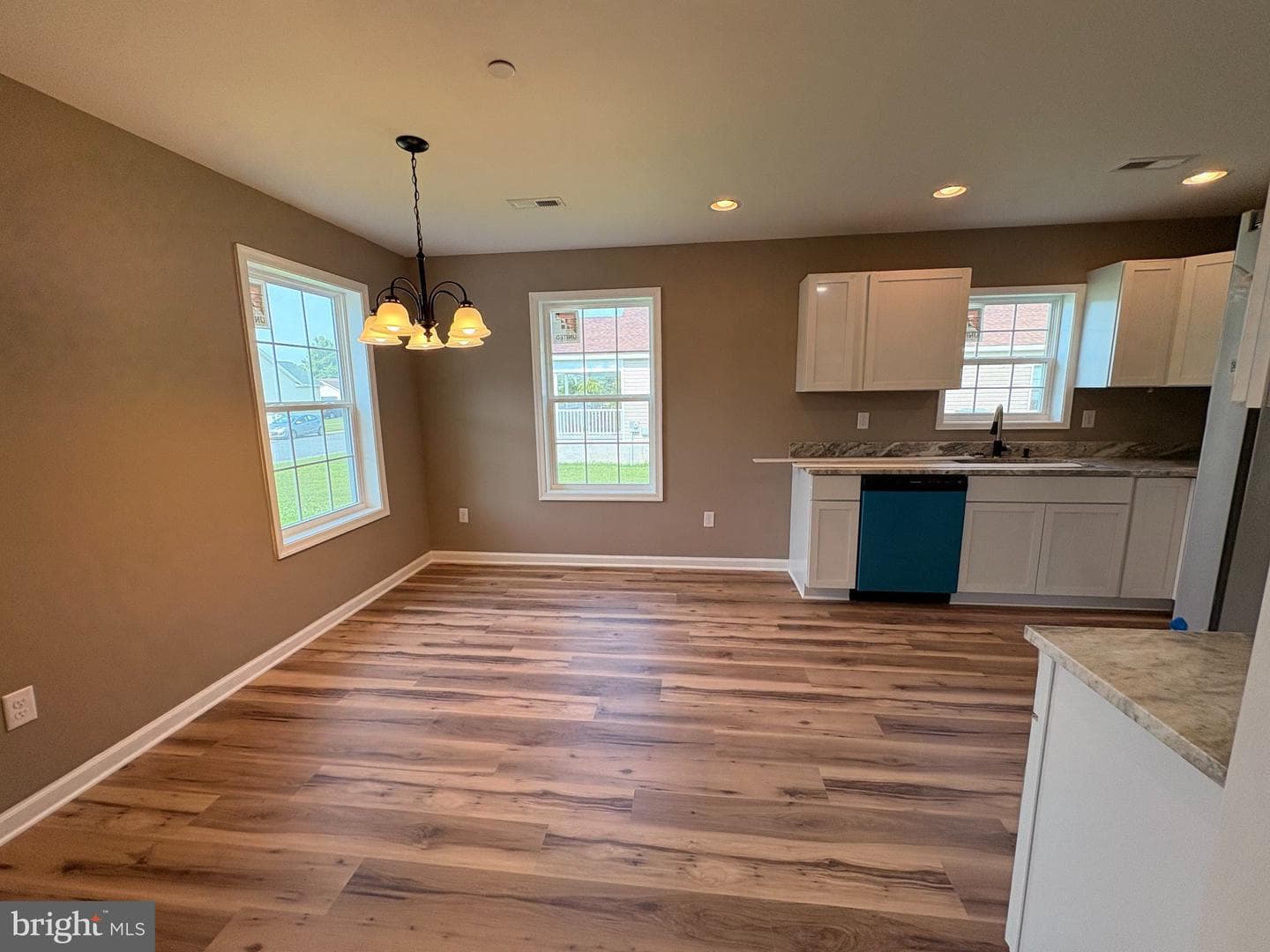 6 Heron Way photo 5
