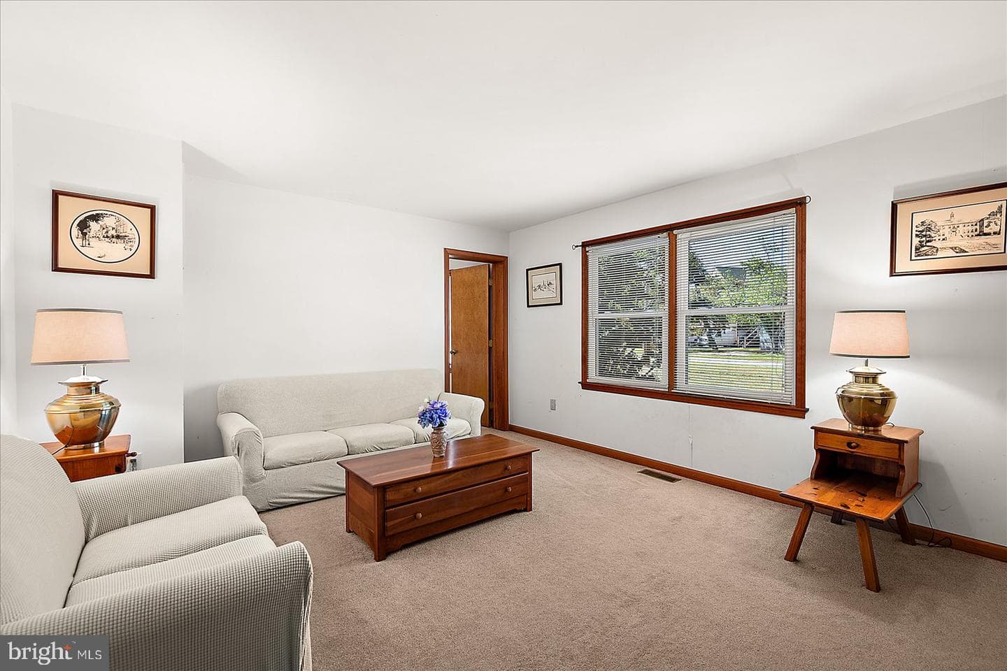 560 Wellington Road photo 11
