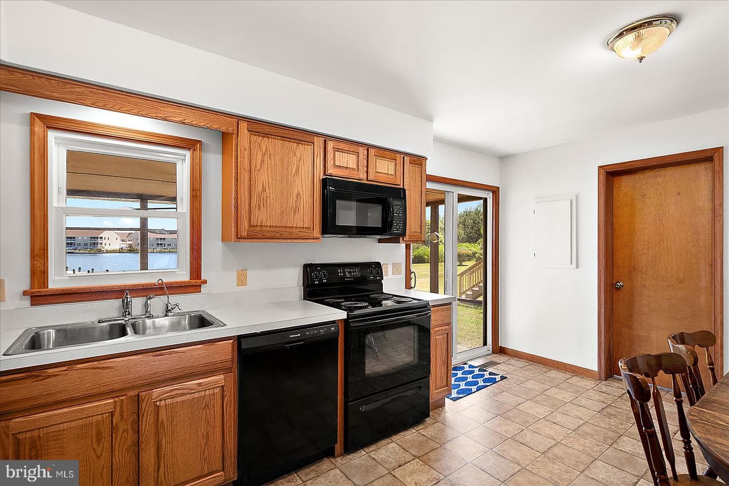 560 Wellington Road photo 14