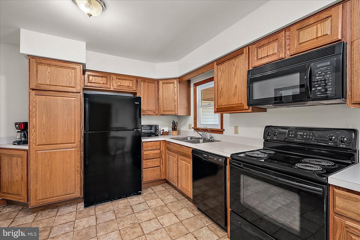 560 Wellington Road photo 16