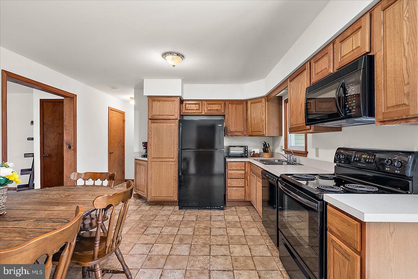 560 Wellington Road photo 17