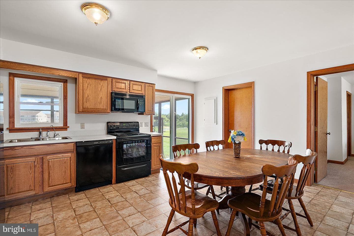 560 Wellington Road photo 18