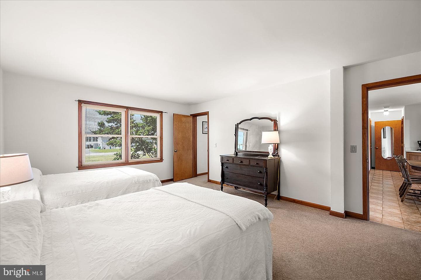 560 Wellington Road photo 27