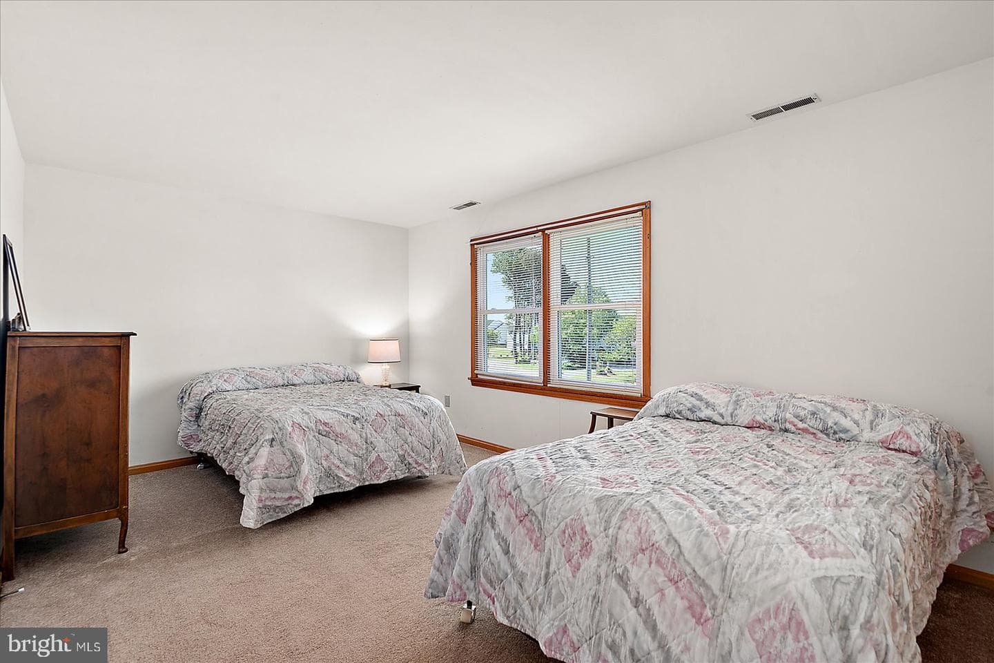 560 Wellington Road photo 29