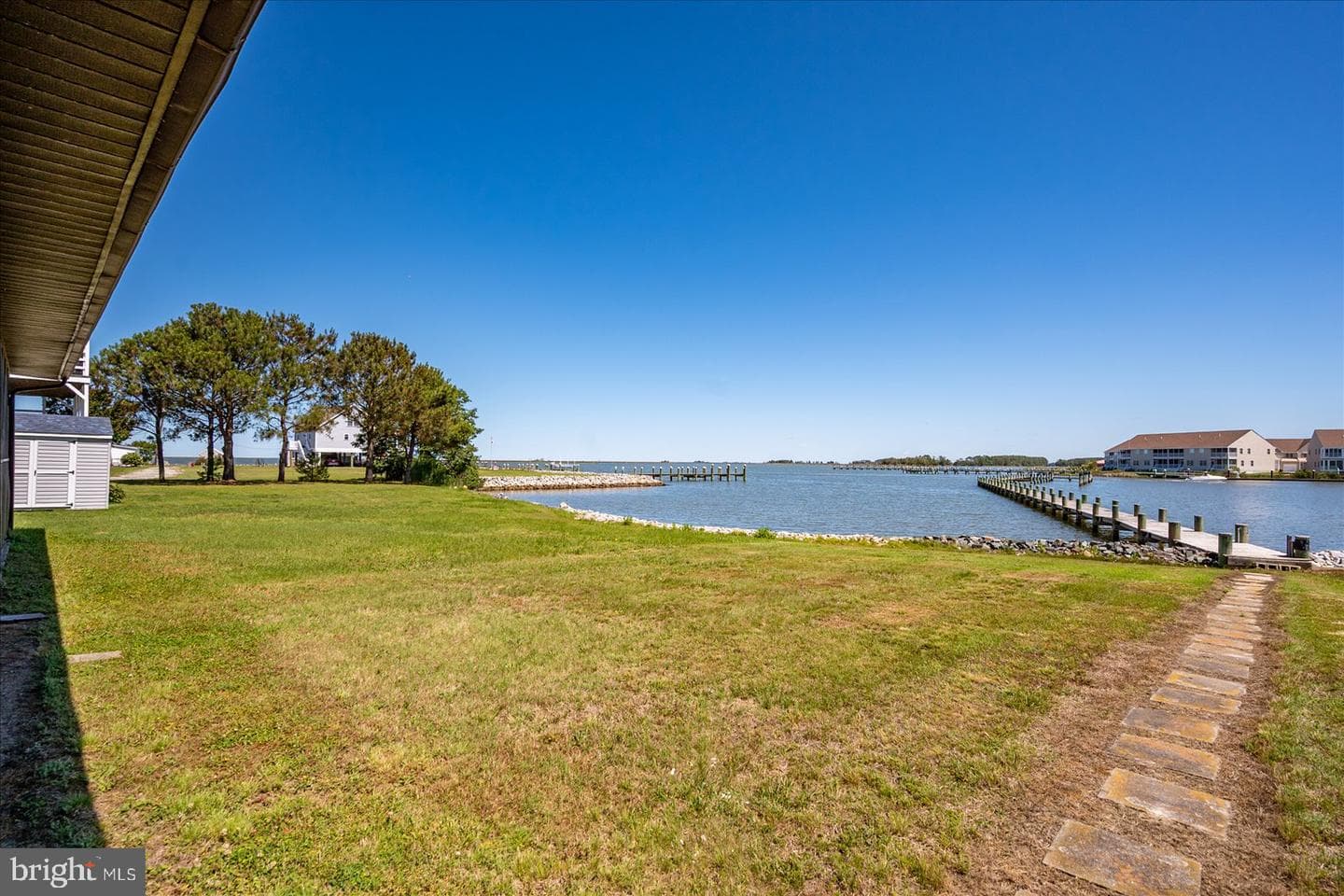 560 Wellington Road photo 39