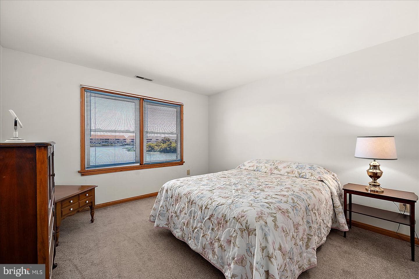 560 Wellington Road photo 7