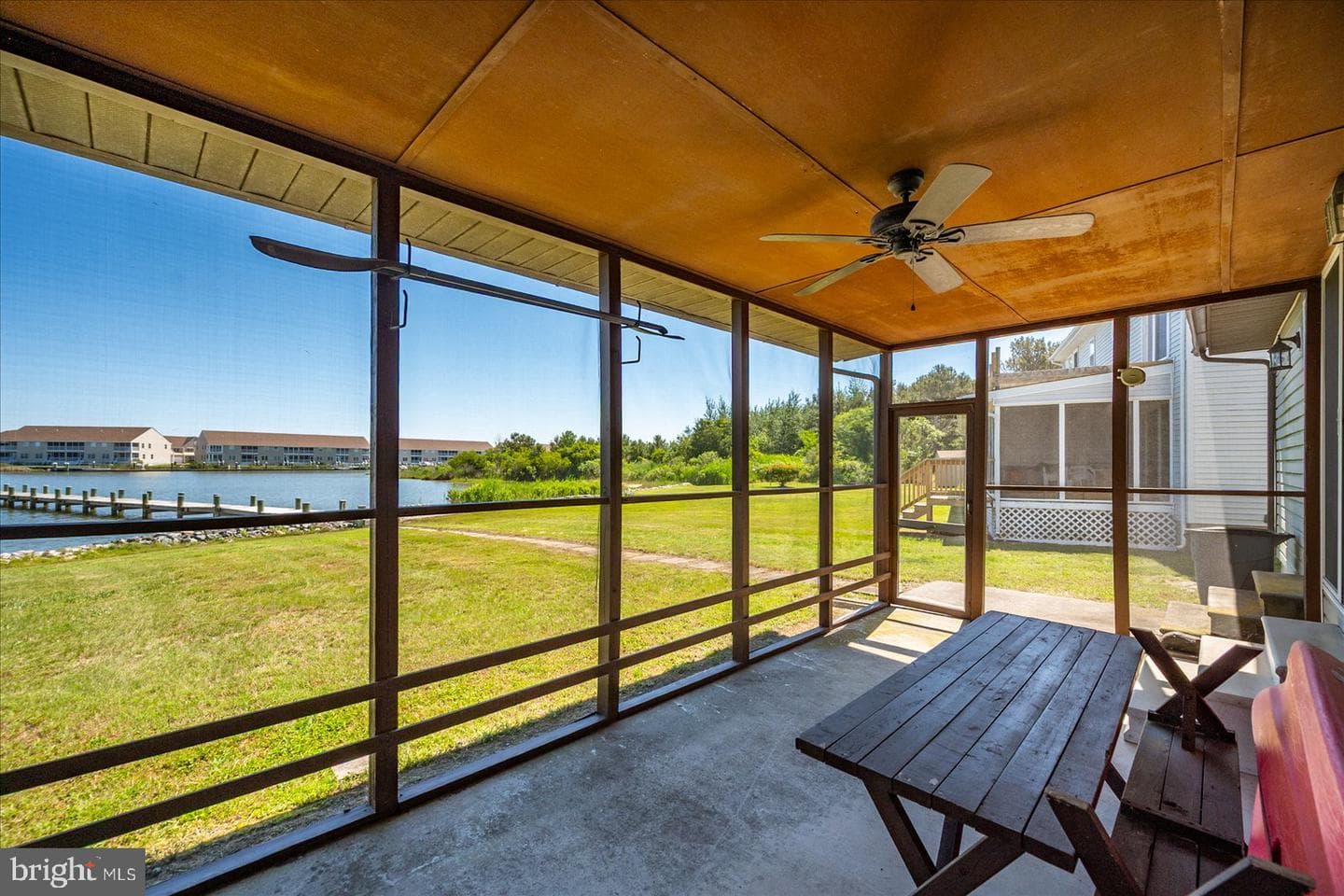 560 Wellington Road photo 8