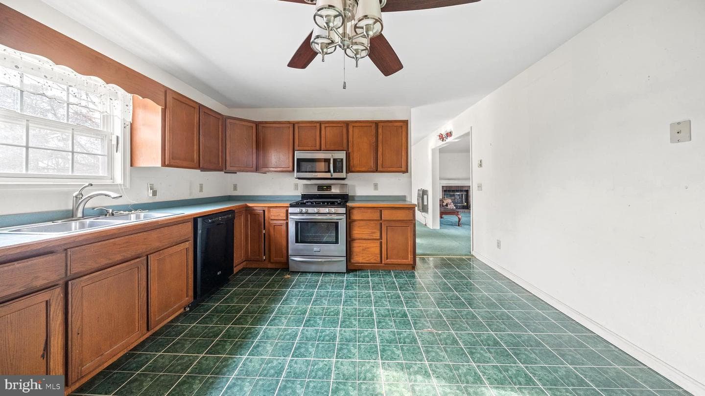 34157 Somerset Rd photo 7