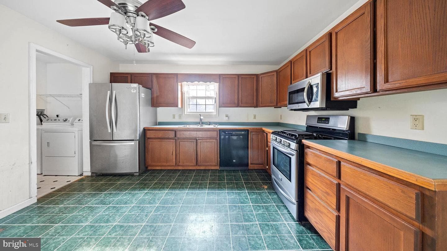 34157 Somerset Rd photo 8