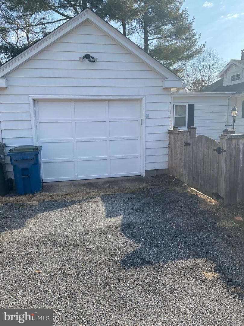 107 E Earle Avenue photo 4