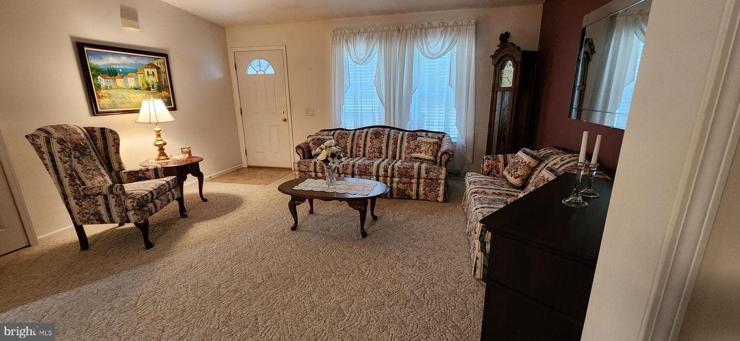 2 Kensington Dr photo 6