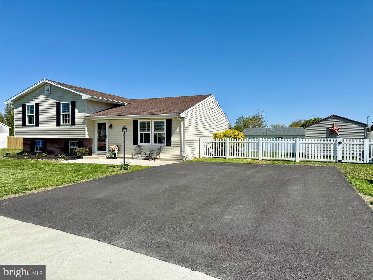 8635 Brenton Drive photo 2