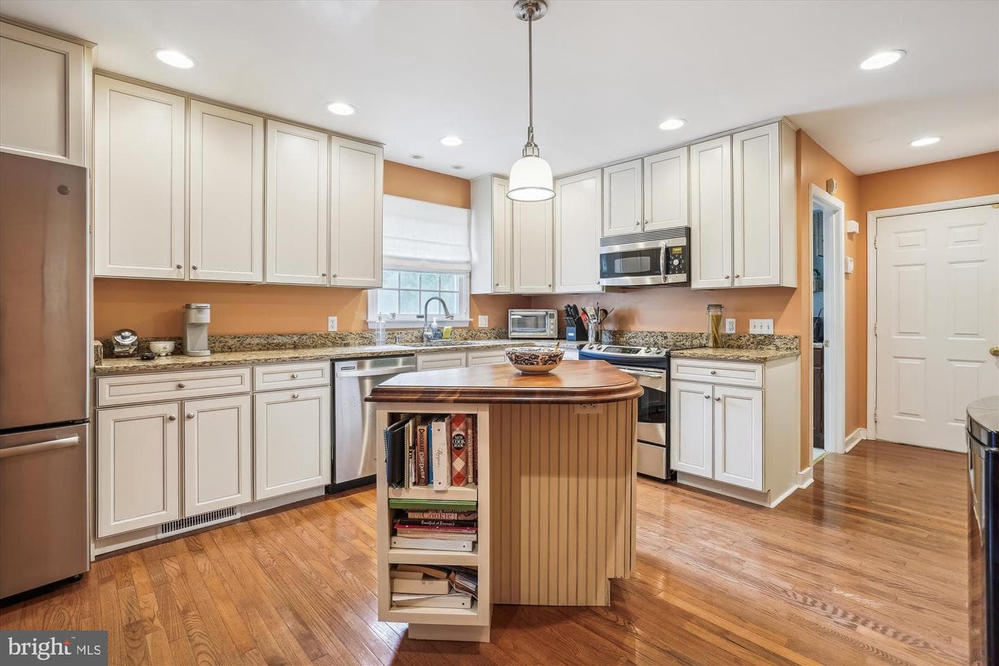 24749 Swan Road photo 2