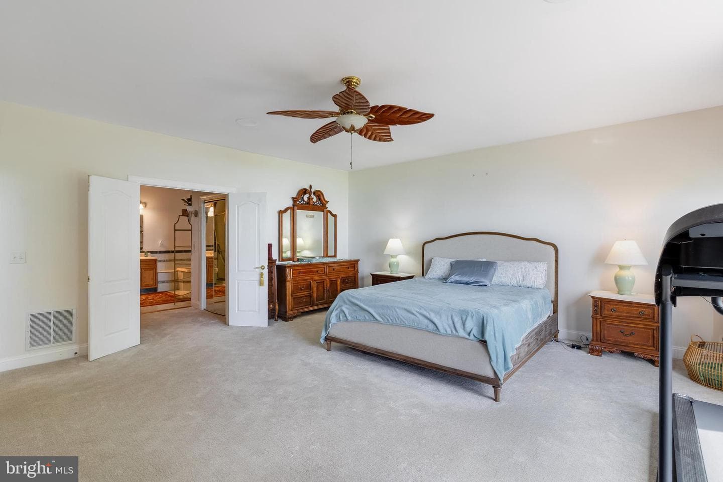 5520 Leeward Lane photo 21