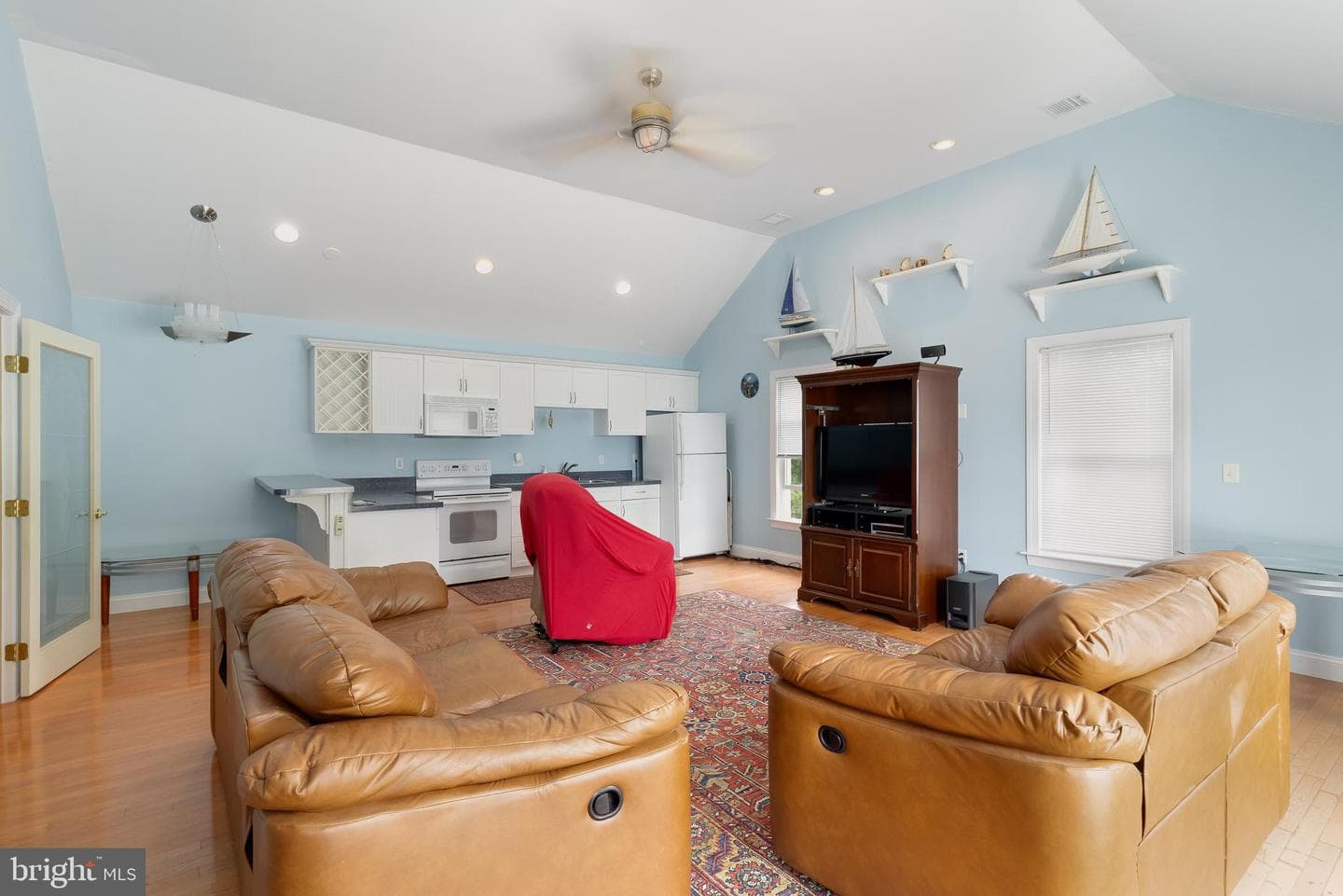 5520 Leeward Lane photo 32