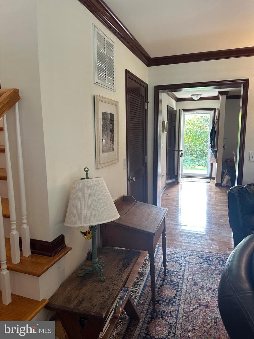328 N Washington Street photo 4