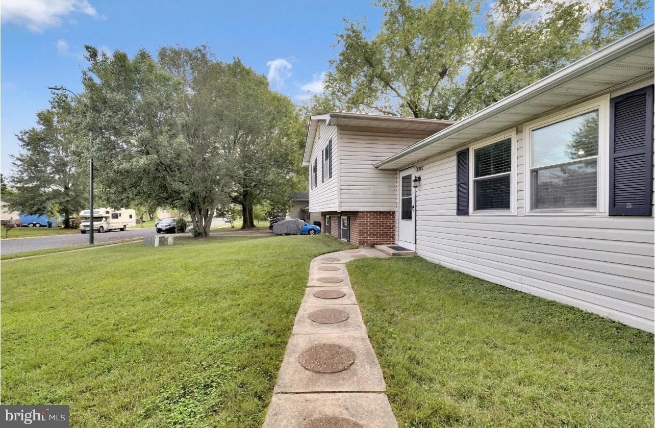 7287 Shirley Drive photo 4