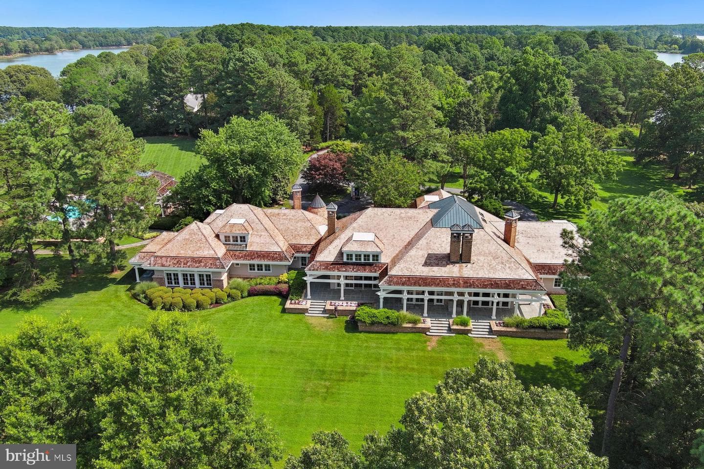 7090 Cooper Point Road, Bozman