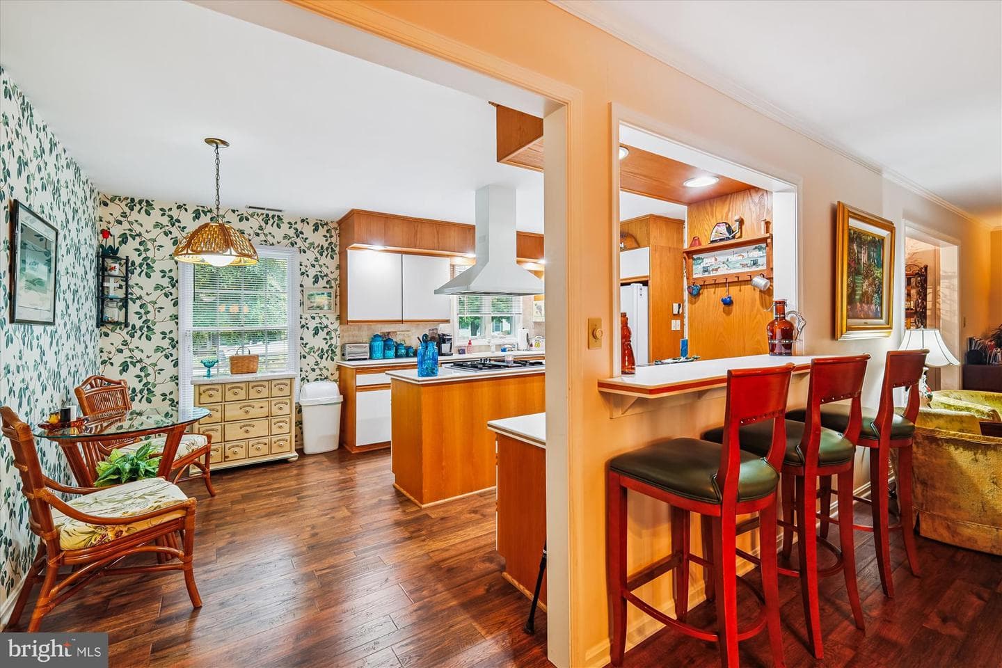 110 W Oak Avenue photo 18
