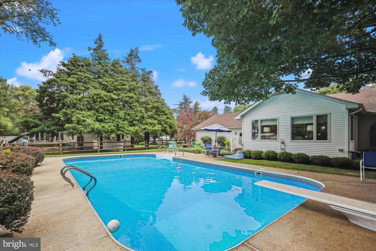110 W Oak Avenue photo 40