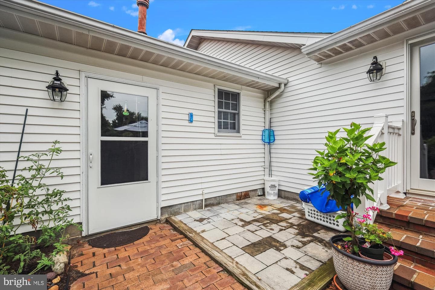 110 W Oak Avenue photo 58