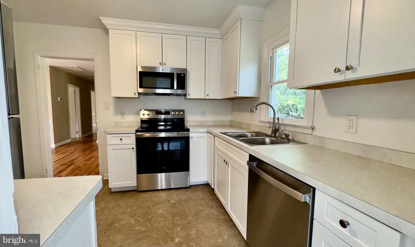 703 Howard Street photo 2