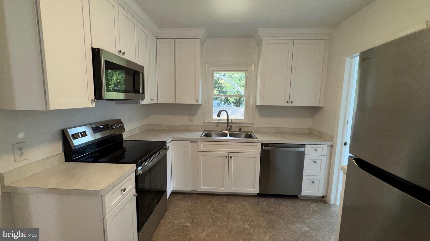 703 Howard Street photo 3
