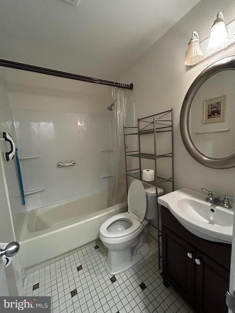 8566 Dyott Court photo 12