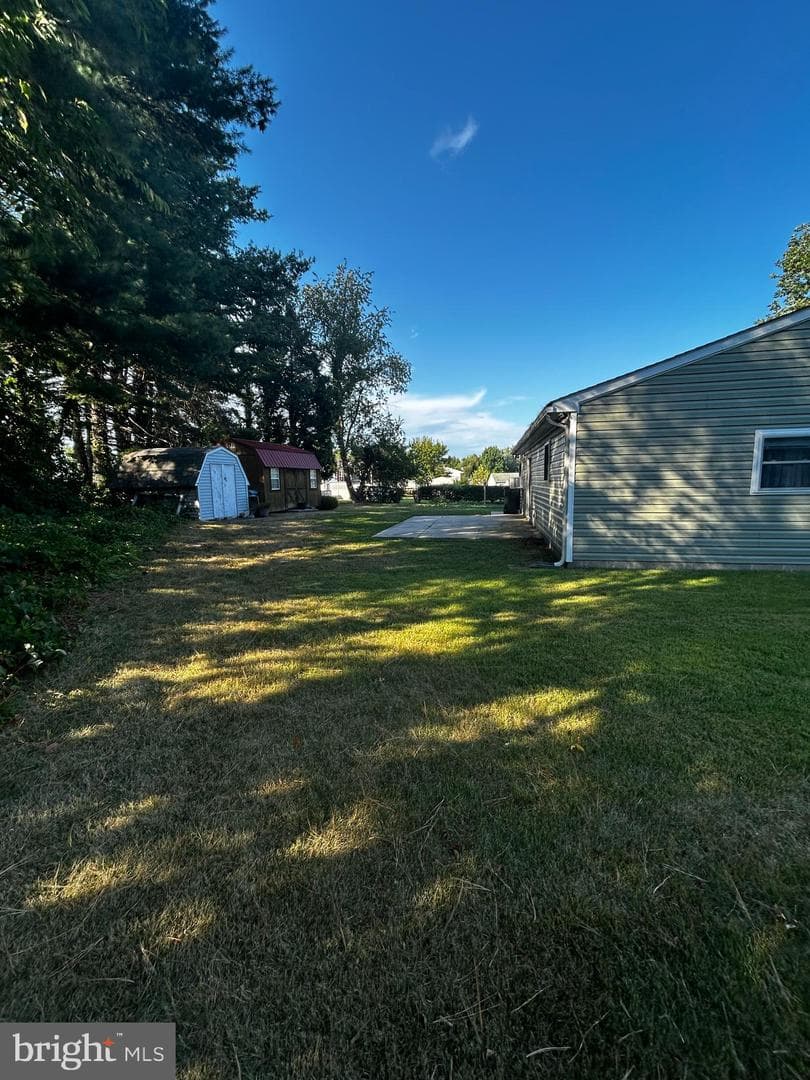 8566 Dyott Court photo 5