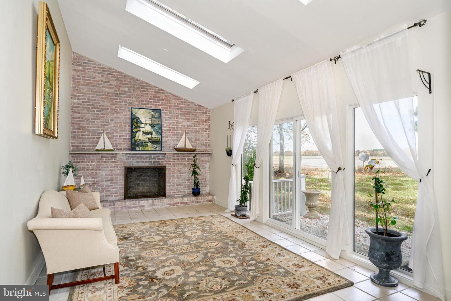 2669 Ocean Gateway photo 7