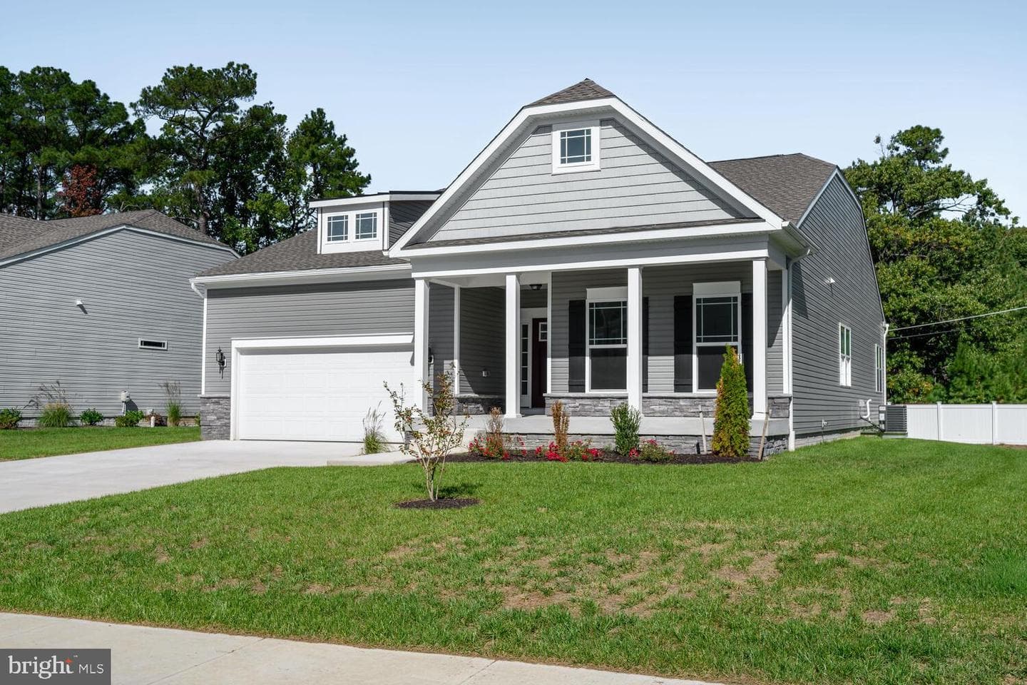 5648 Trafalgar Cir photo 3