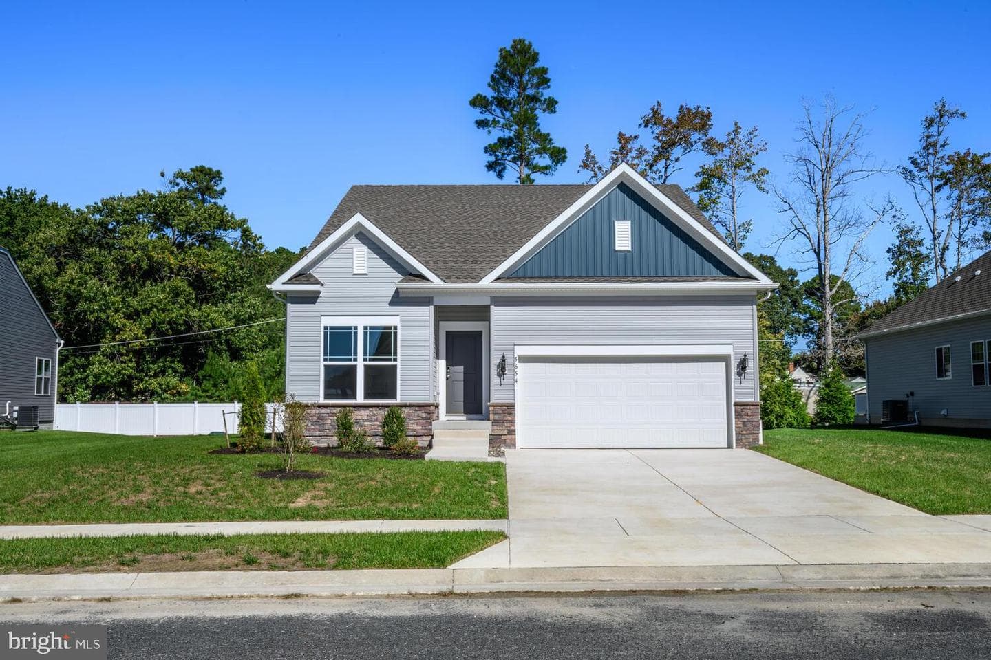 5654 Trafalgar Cir photo 3