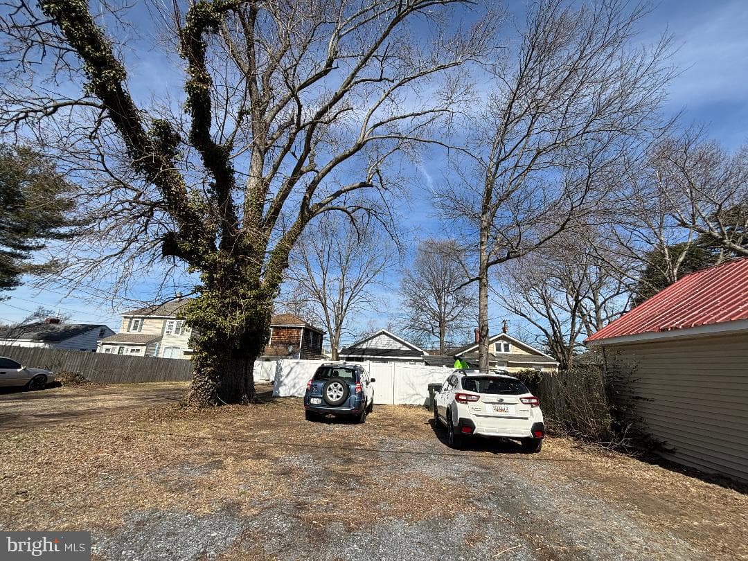 708 Dover Road photo 15