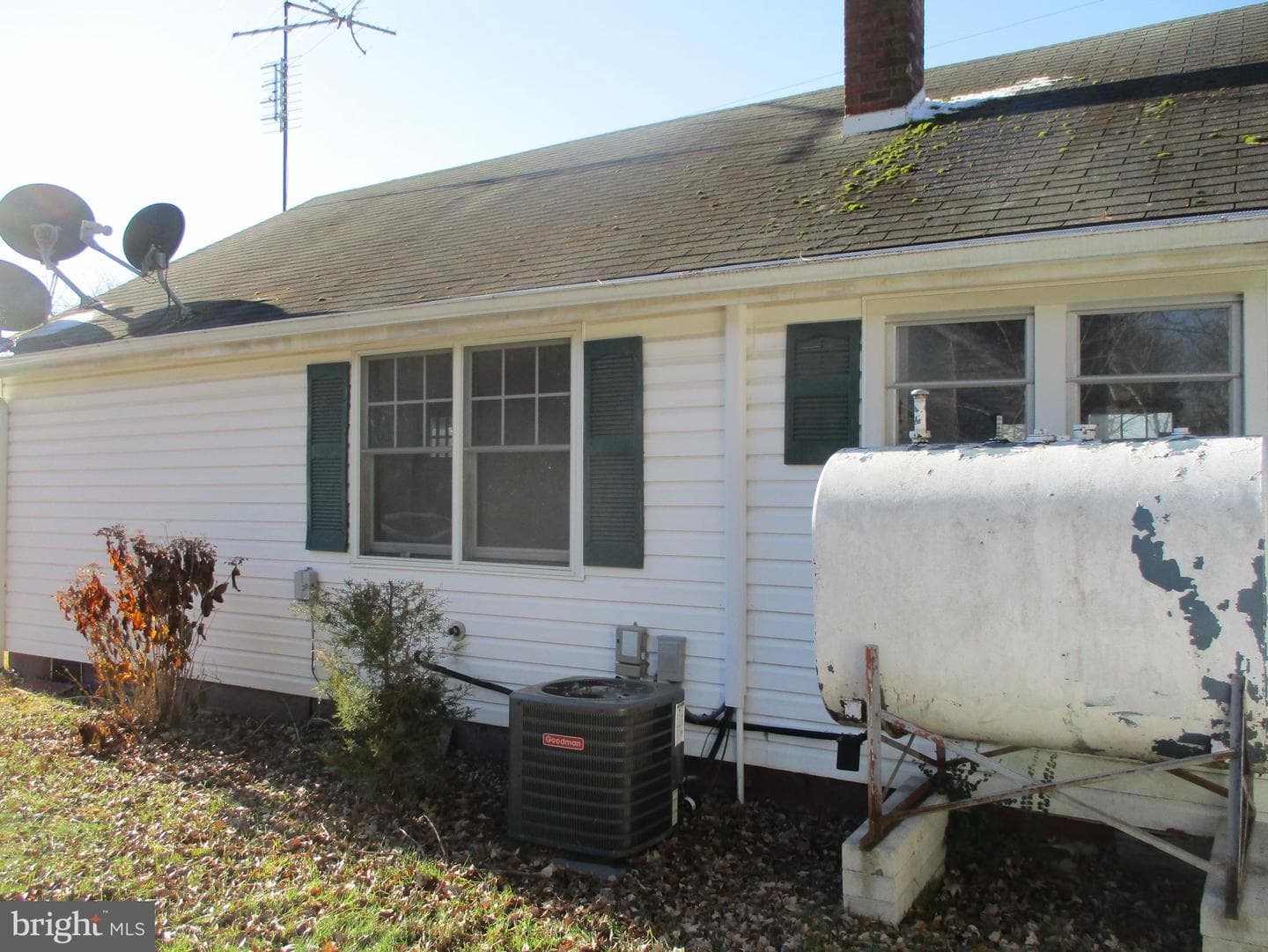 6369 Neavitt Manor Road photo 4