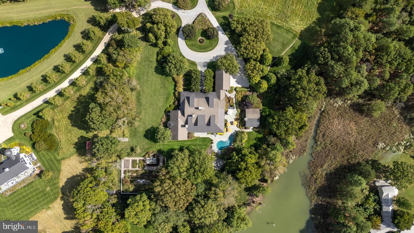 7508 Cooper Point Road, Bozman