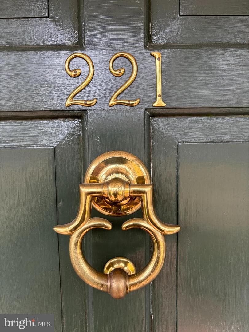 221 S Harrison Street photo 9