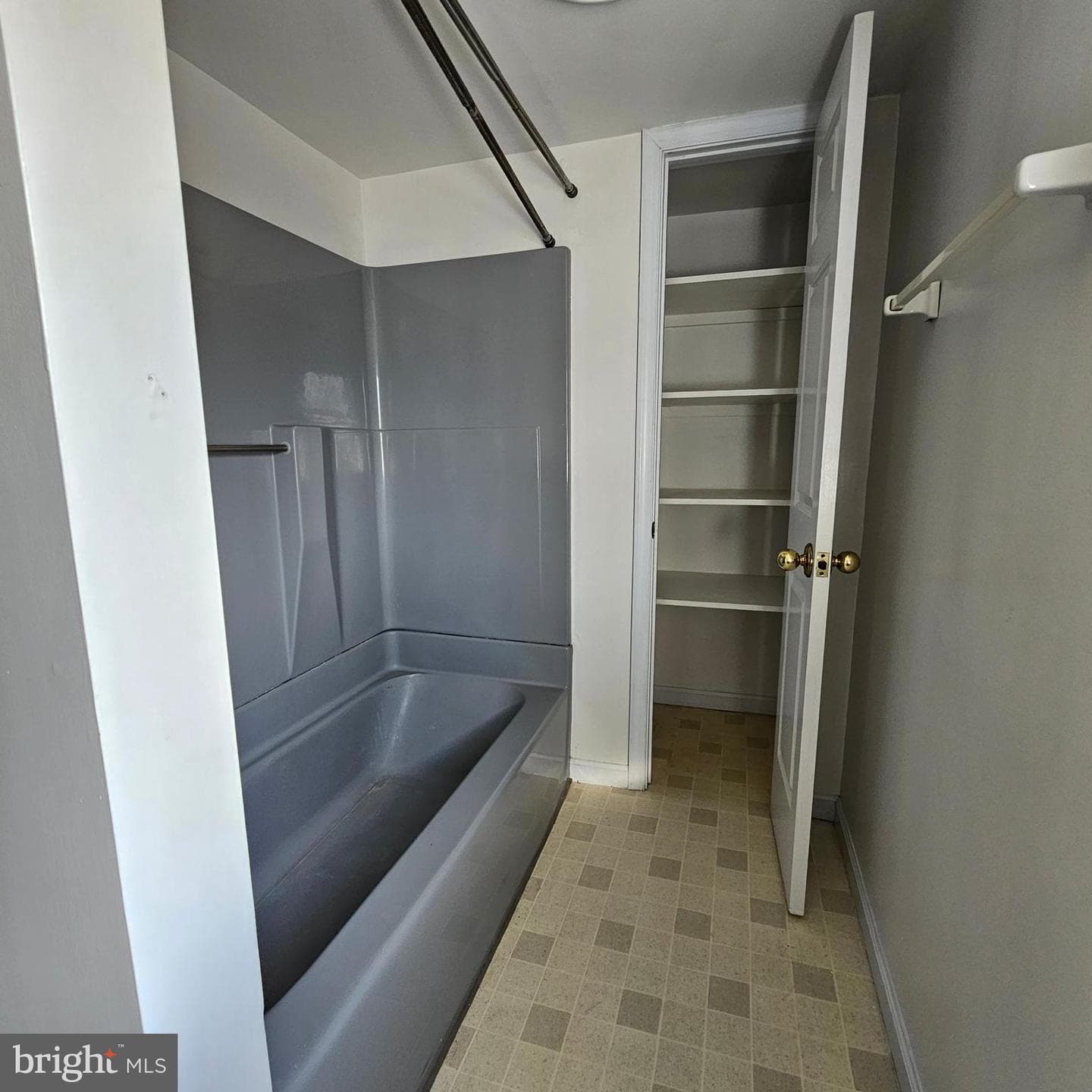 807 S Morris Street photo 27