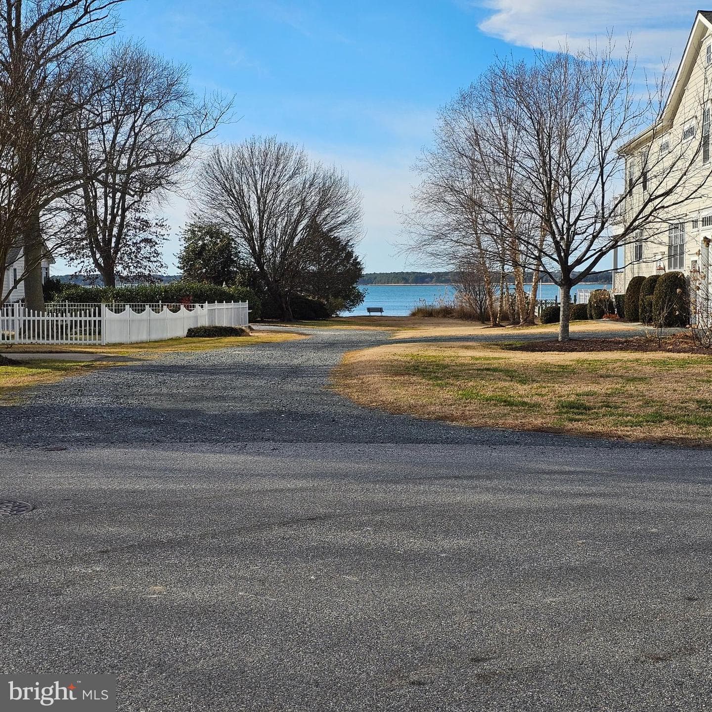 807 S Morris Street photo 4