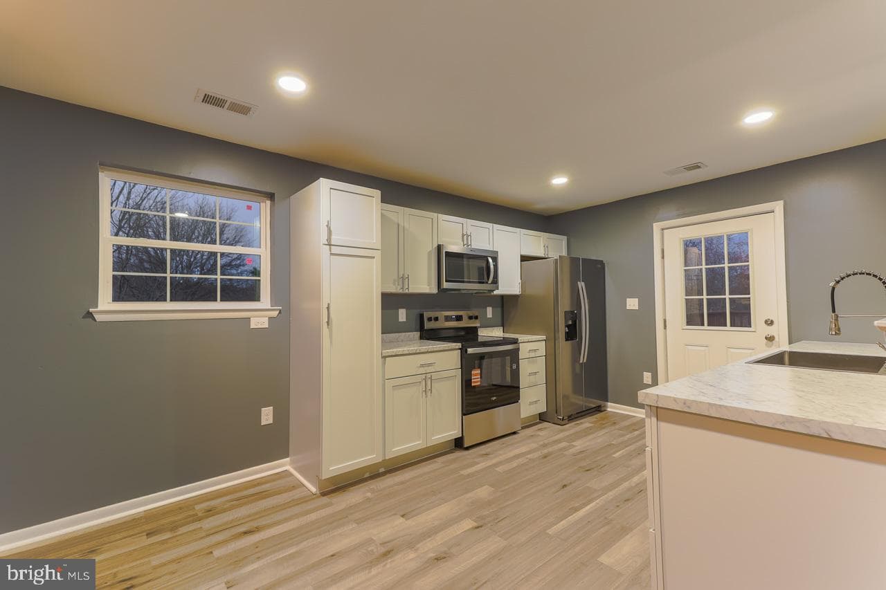 29595 Dutchmans Lane #42/701 photo 2