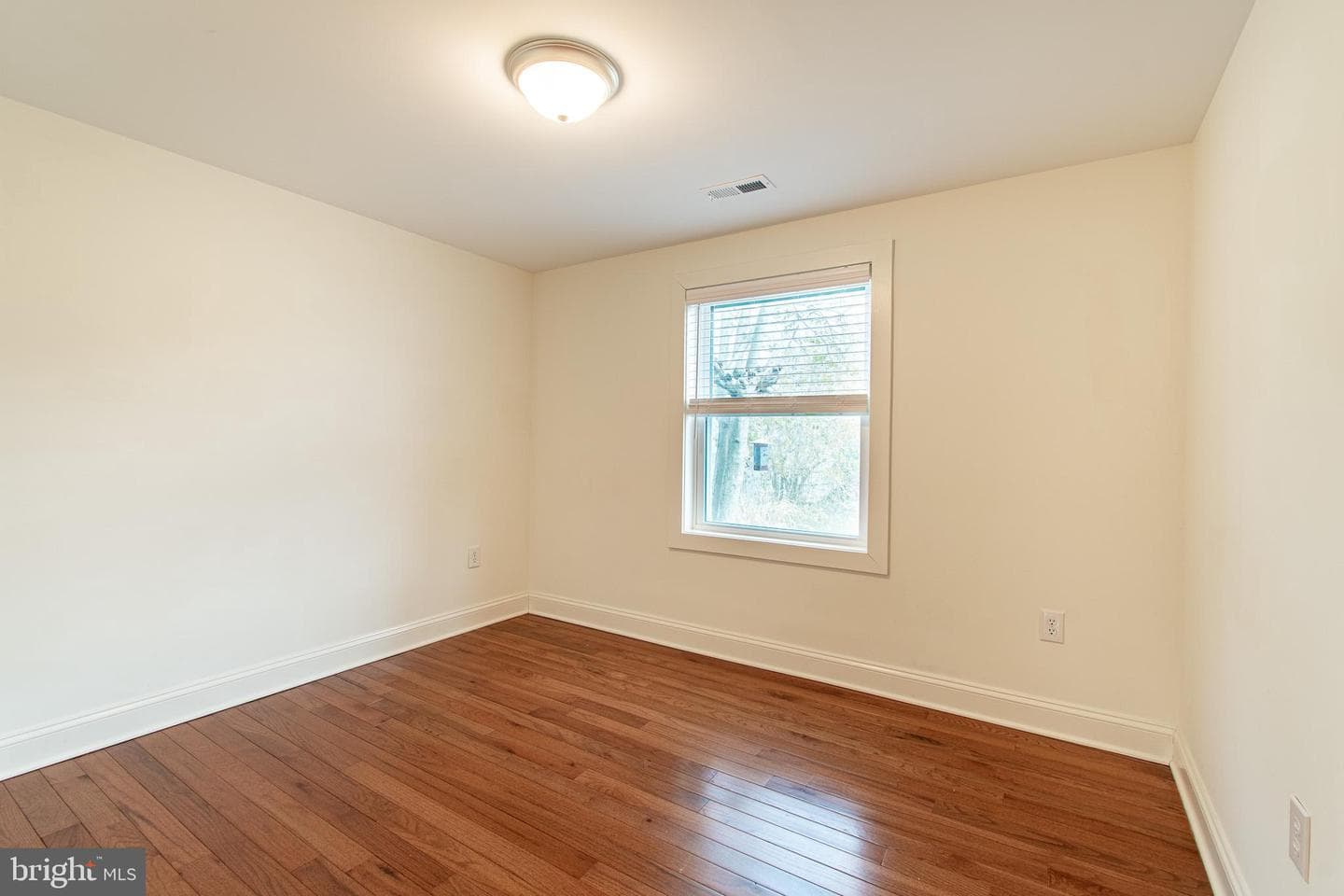 101 Brooks Lane photo 18