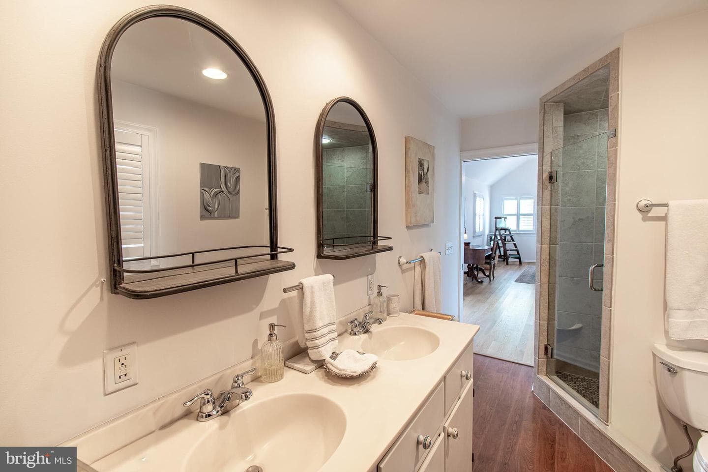 114 E Chew Avenue photo 25