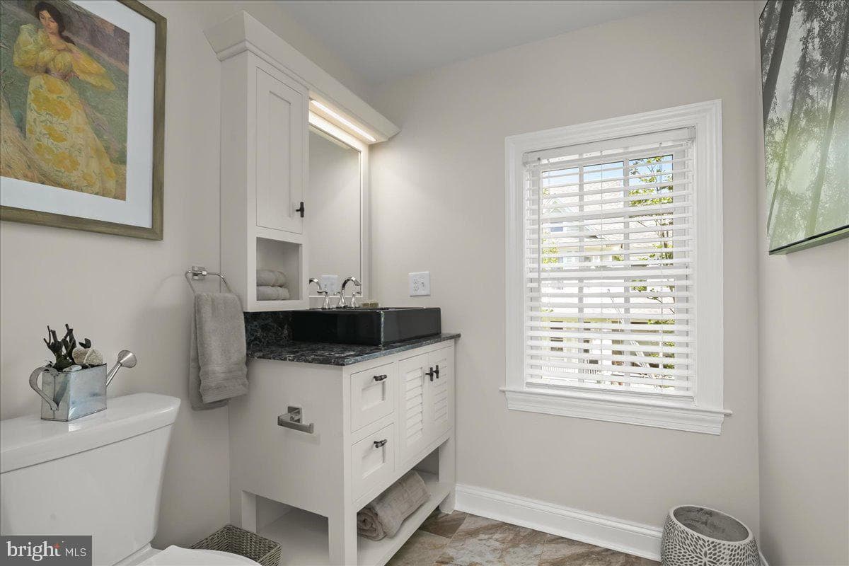 140 S Washington Street photo 24