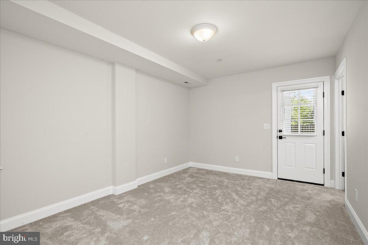 140 S Washington Street photo 58