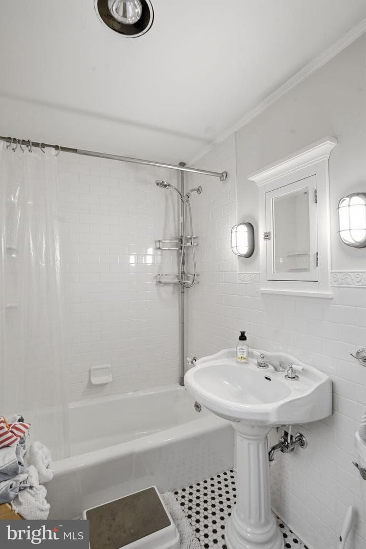 209 Goldsborough Street photo 22