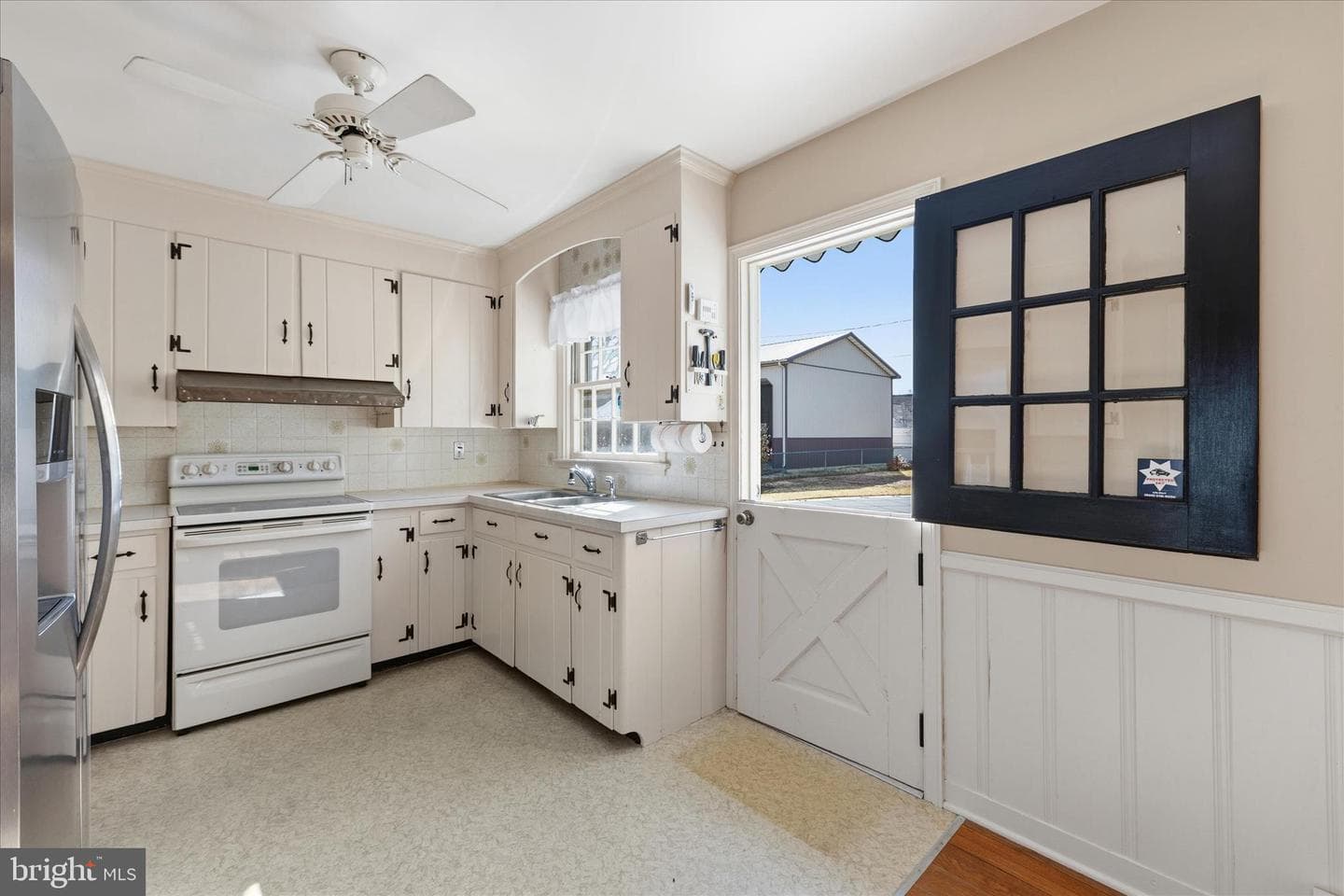 704 Elizabeth Street photo 9