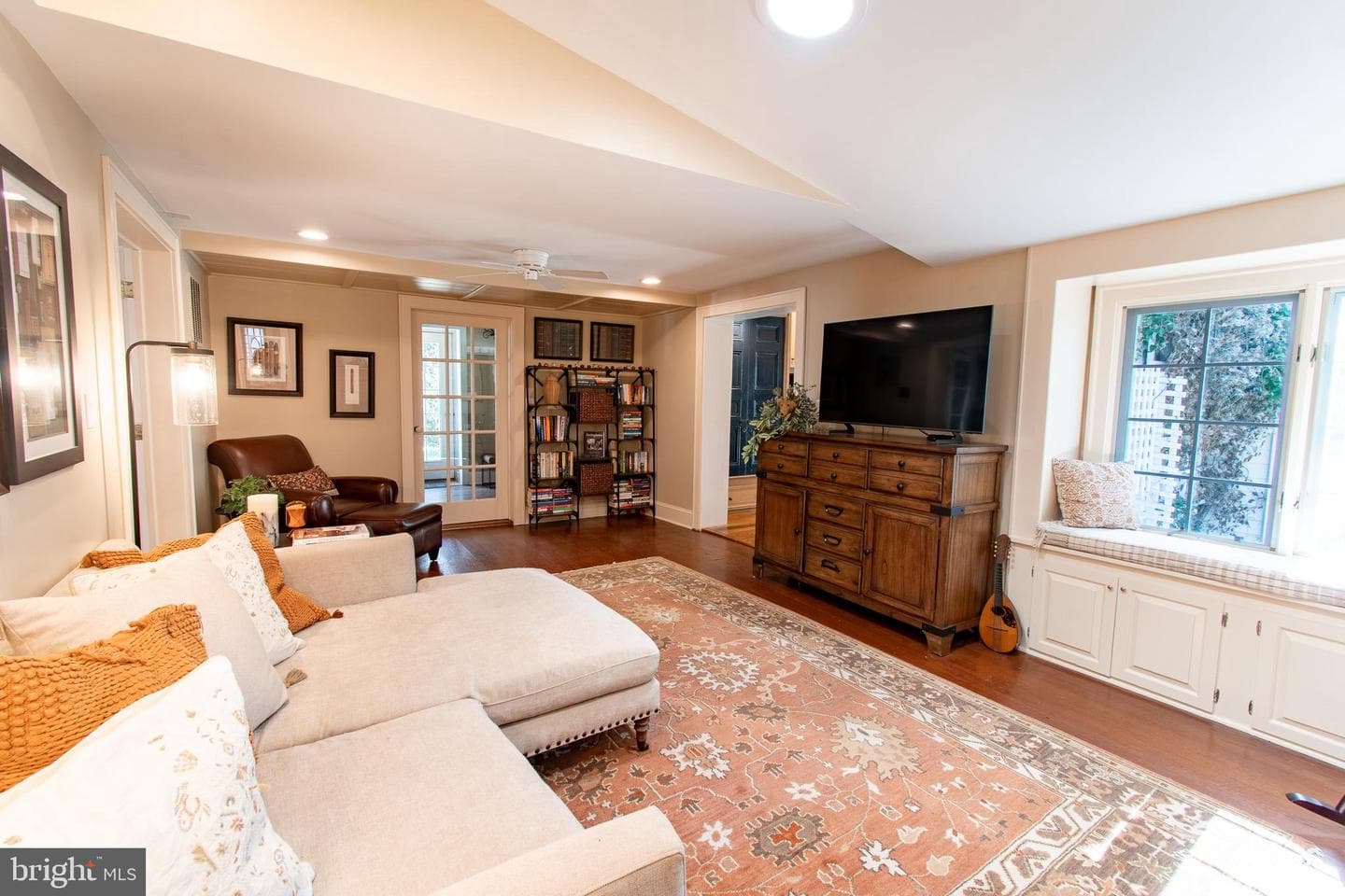 114 W Chestnut Street photo 12