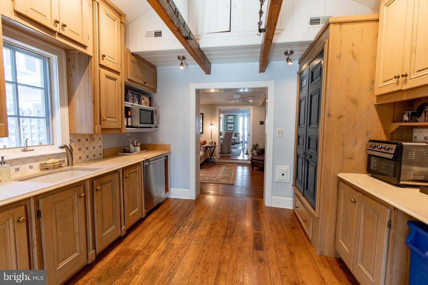114 W Chestnut Street photo 18