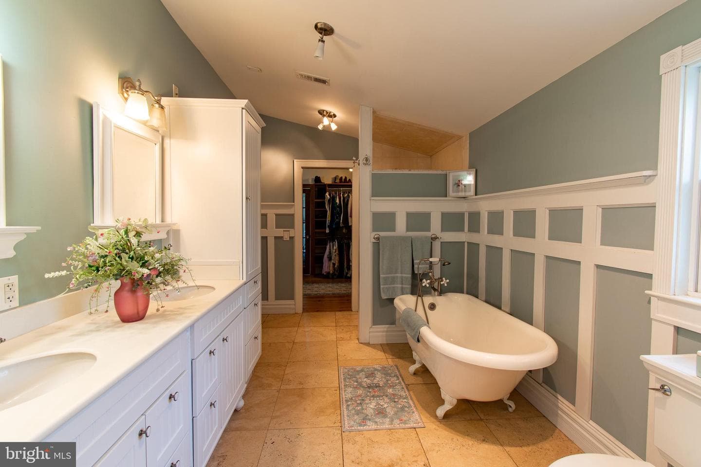 114 W Chestnut Street photo 24