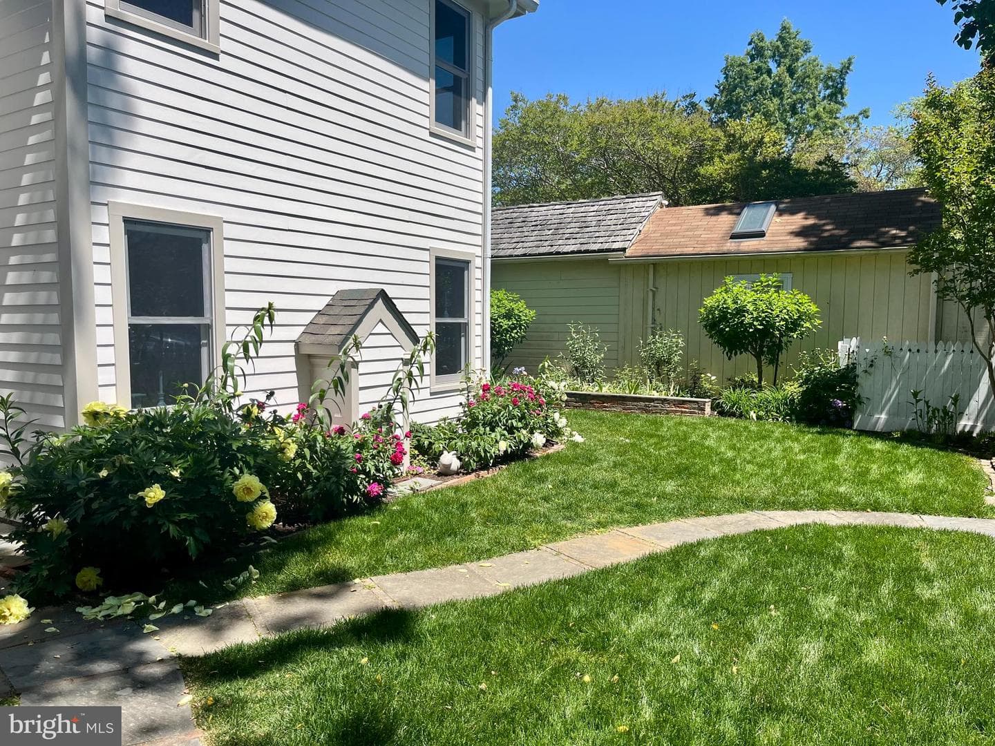 114 W Chestnut Street photo 38