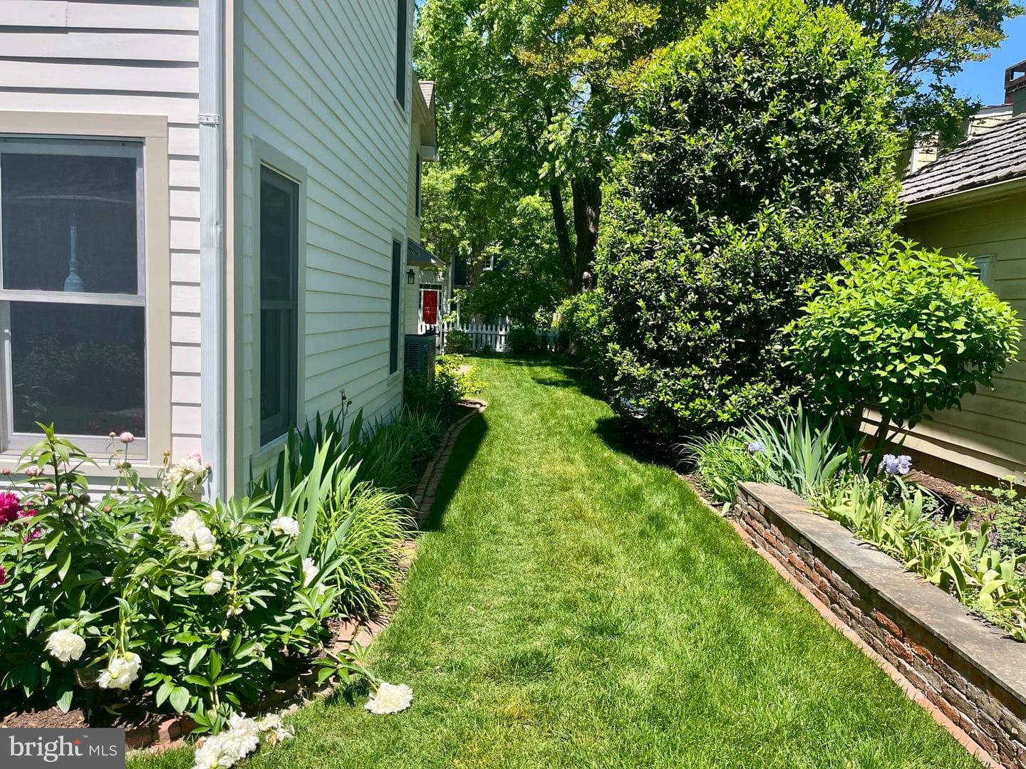 114 W Chestnut Street photo 40
